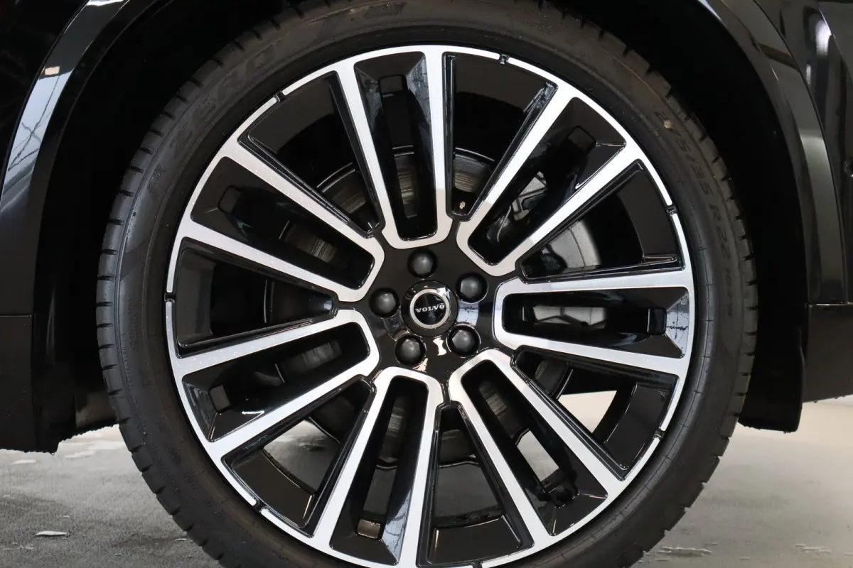 T8 455PK AWD Ultra Black Edition | Executive Edition | Gelamineerd Glas | 22" | Massage/ventilatie | HUD | B&W Audio