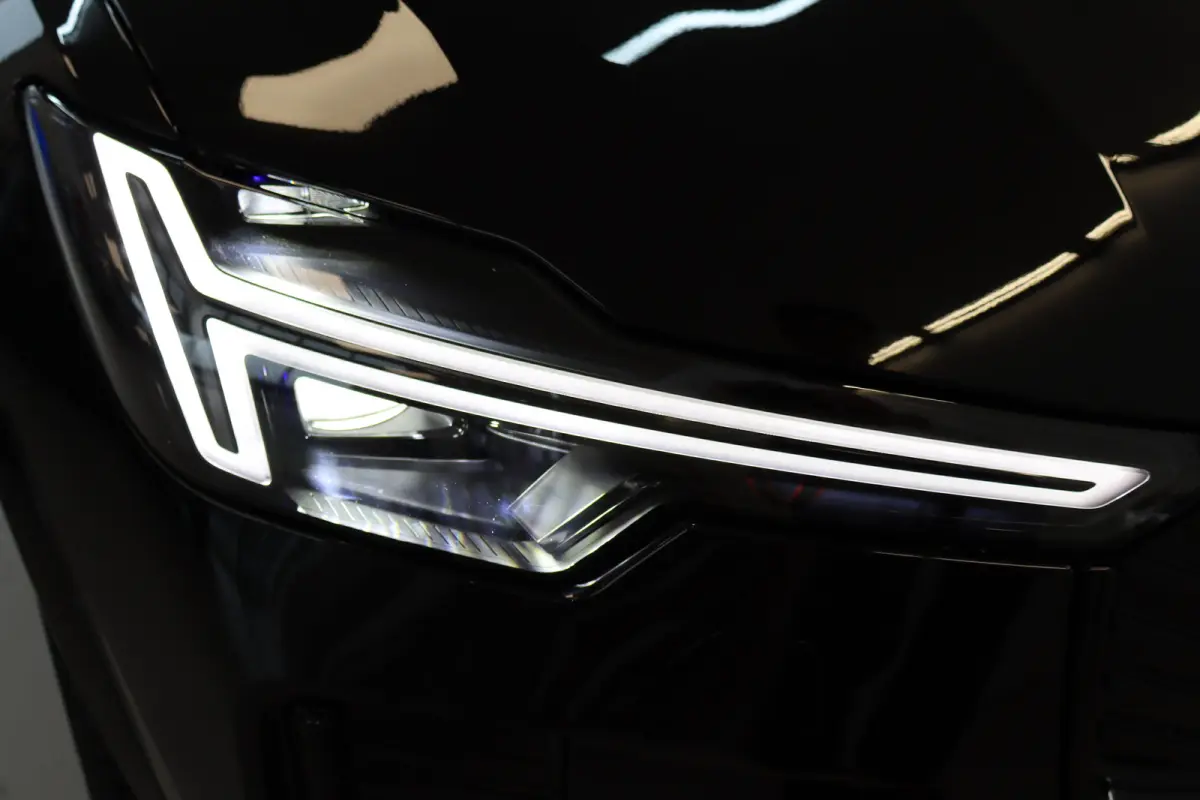 T8 455PK AWD Ultra Black Edition | Executive Edition | Gelamineerd Glas | 22" | Massage/ventilatie | HUD | B&W Audio