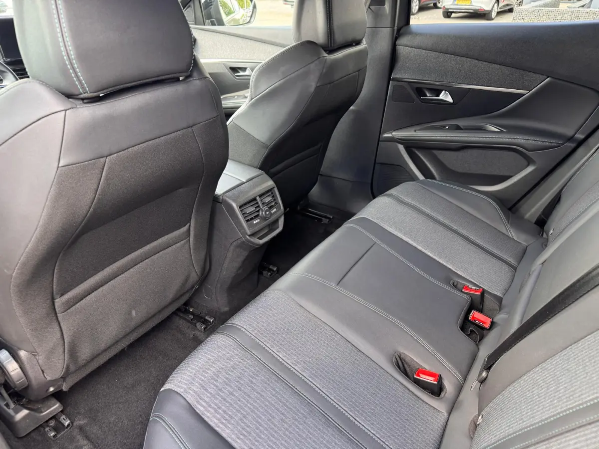 1.6 HYbrid 225PK Allure Pack Business | Camera | Navigatie | Apple Carplay / Android Auto | Cruise Control |