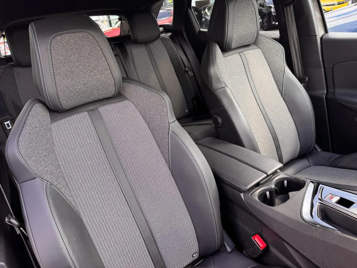 1.6 HYbrid 225PK Allure Pack Business | Camera | Navigatie | Apple Carplay / Android Auto | Cruise Control |