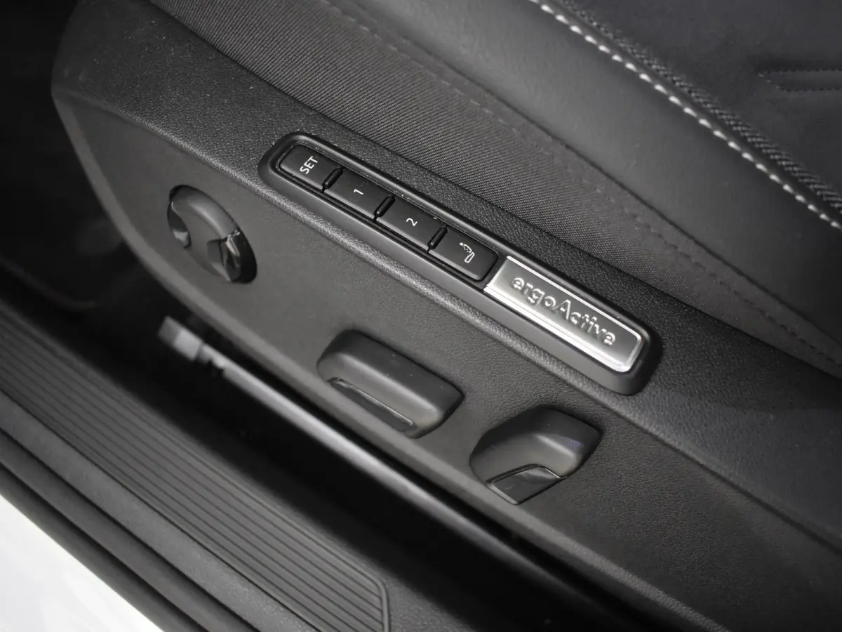 1.5 eHybrid Style Edition 204PK DSG/AUTO | Verlichte Gril l Elektr. Stoelen met geheugen l Camera | Apple carplay Android auto | Cruise control adaptief | Navigatie | Parkeersensoren voor/ac
