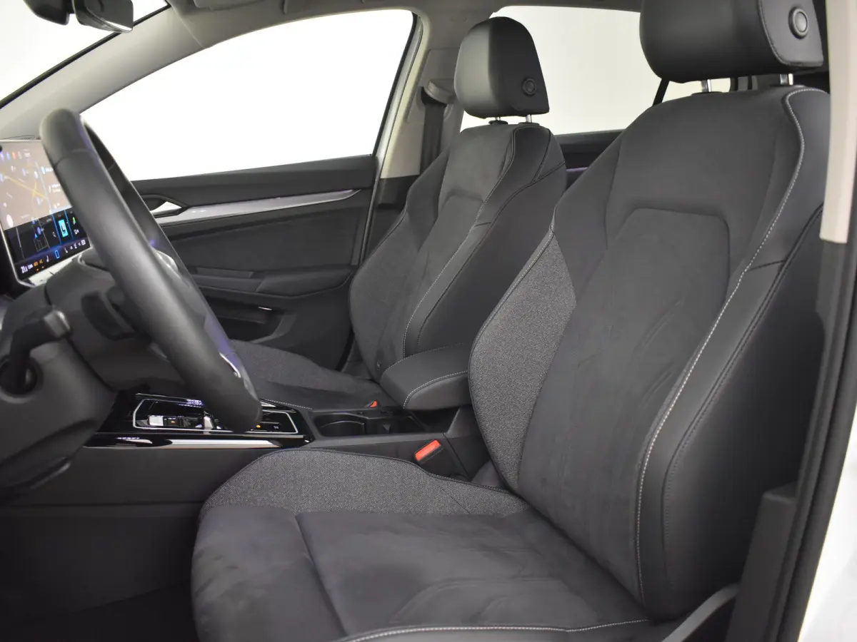 1.5 eHybrid Style Edition 204PK DSG/AUTO | Verlichte Gril l Elektr. Stoelen met geheugen l Camera | Apple carplay Android auto | Cruise control adaptief | Navigatie | Parkeersensoren voor/ac