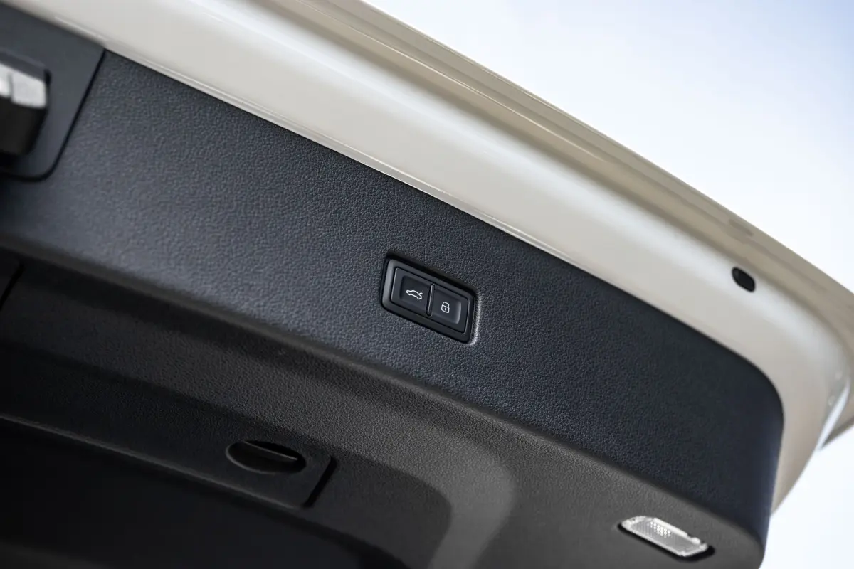55 TFSI e quattro Pro Line Advanced| Panoramadak | Nachtzichtassistent | B&O | Vierwielbesturing | HUD | | Panoramadak | Nachtzichtassistent | B&O | Vierwielbesturing | HUD |
