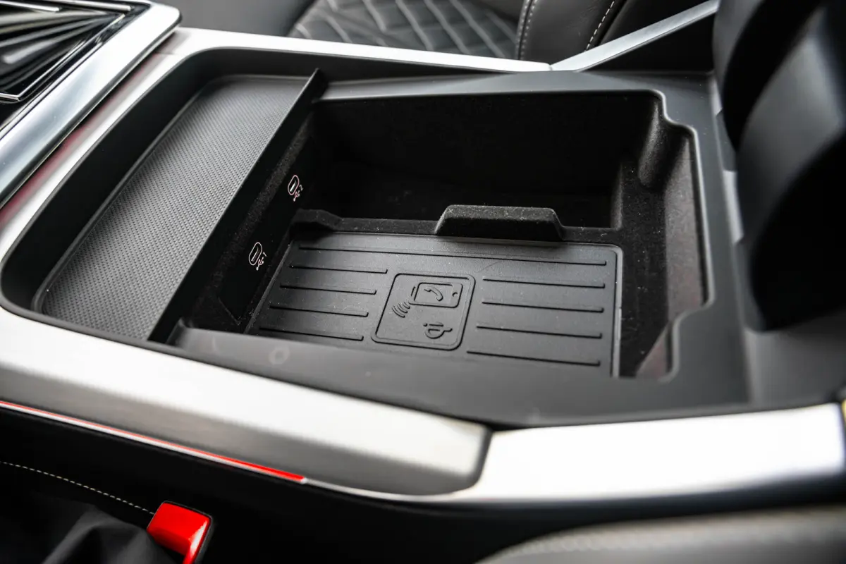 55 TFSI e quattro Pro Line Advanced| Panoramadak | Nachtzichtassistent | B&O | Vierwielbesturing | HUD | | Panoramadak | Nachtzichtassistent | B&O | Vierwielbesturing | HUD |