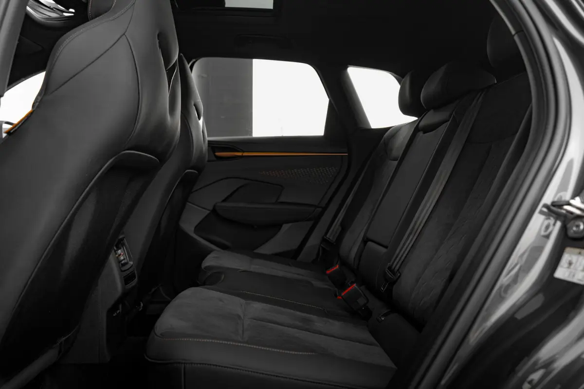1.5 TSI e-Hybrid 272pk VZ Performance | Panoramadak | Trekhaak | 360 Camera | Sennheiser | 20"