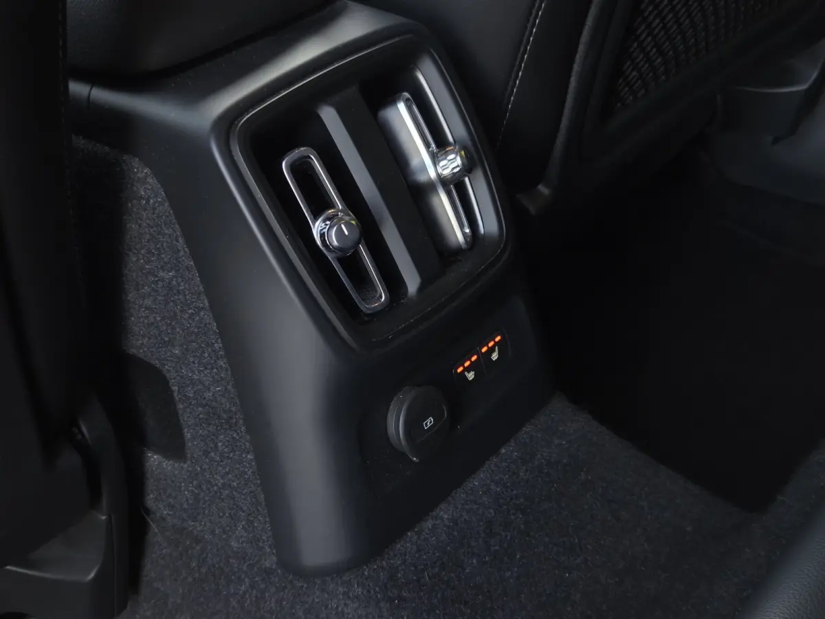 1.5 T4 Plus Dark | Memory | Adaptive Cruise | BLIS | Camera | Stuur/stoelverwarming
