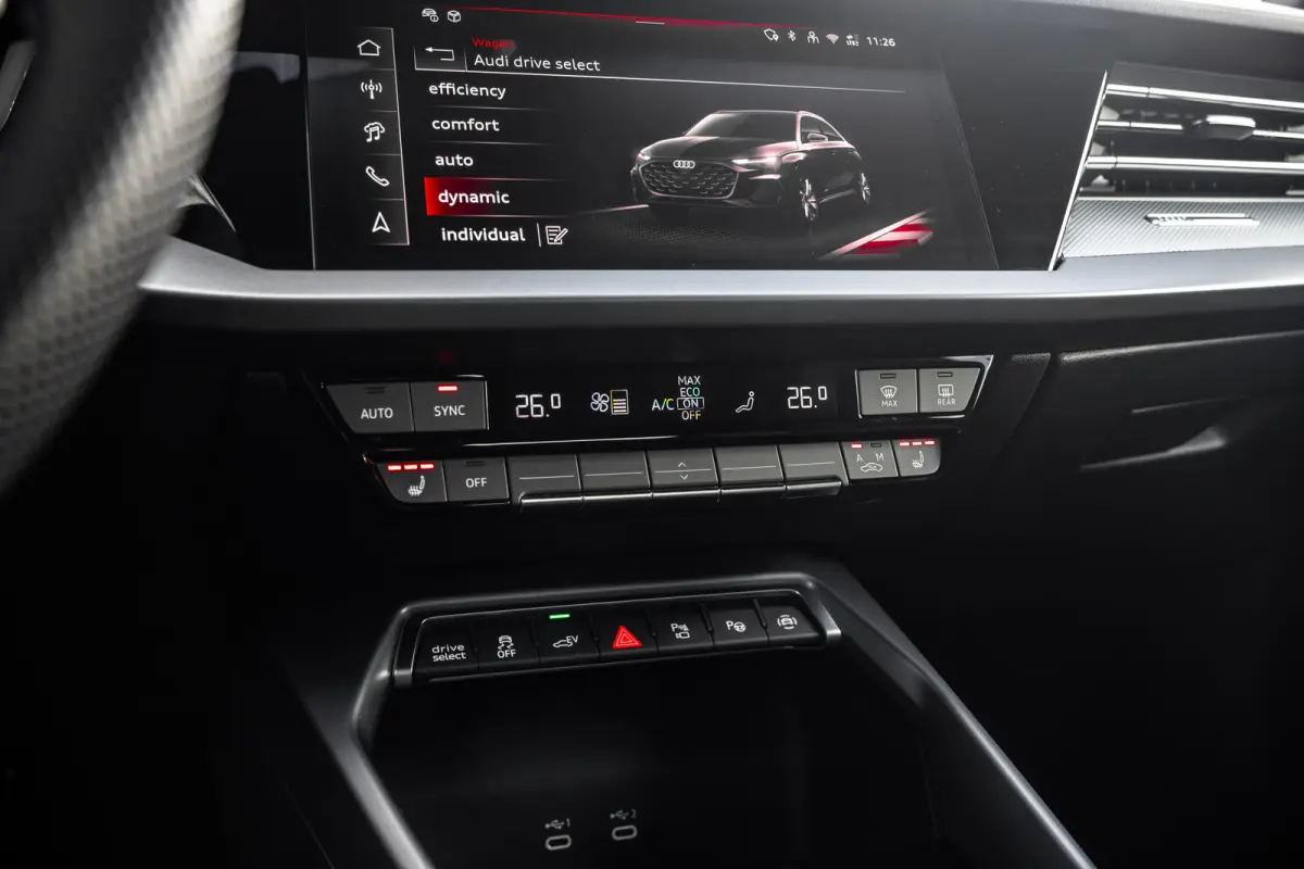 45 TFSI e S edition Competition | Carbon Spoiler | Panoramadak | Stoelverwarming | Achteruitrijcamera |