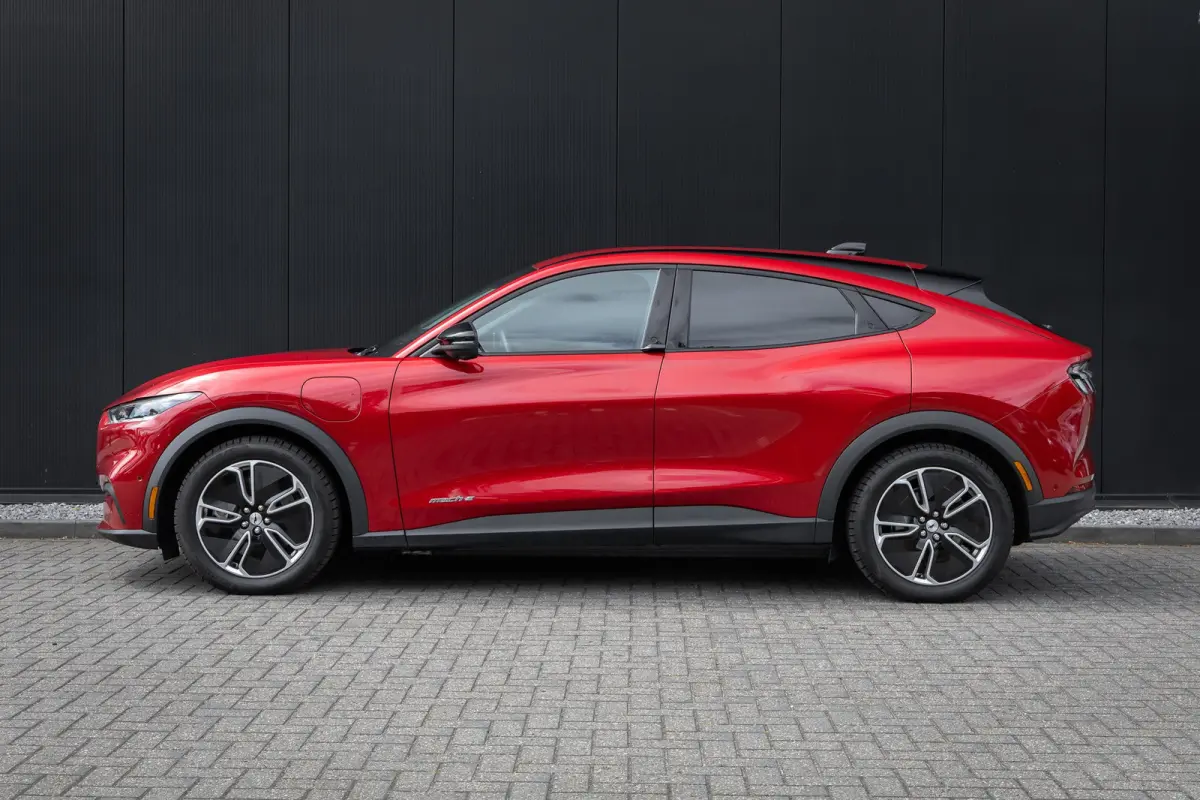 RWD 75 kWh | Camera | Adapt. Cruise | Standkachel | Stoel en Stuurverwarming | Apple/Android Carplay | Automatisch inparkeren | Lederen bekleding | Full LED