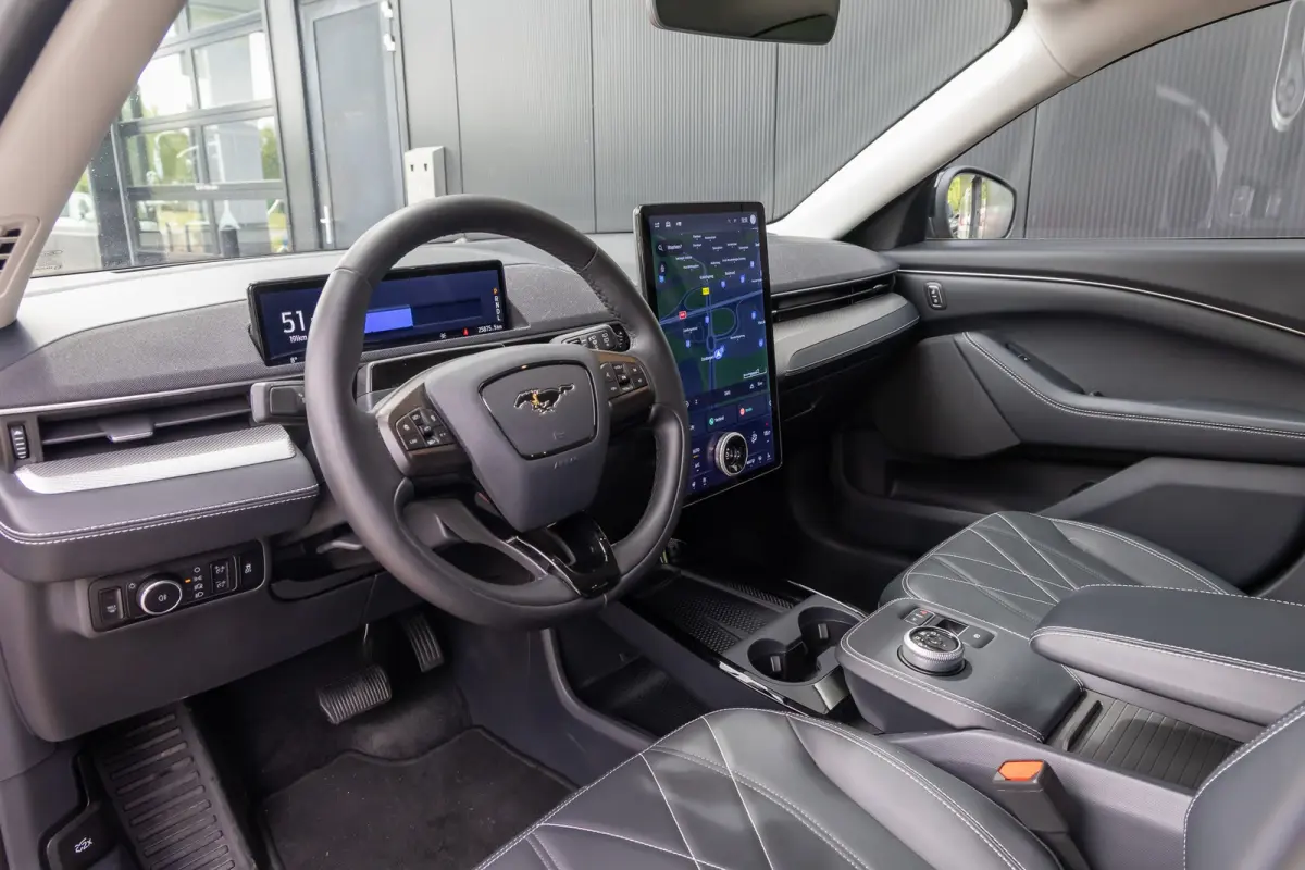RWD 75 kWh | Camera | Adapt. Cruise | Standkachel | Stoel en Stuurverwarming | Apple/Android Carplay | Automatisch inparkeren | Lederen bekleding | Full LED