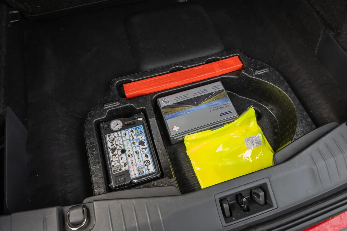 RWD 75 kWh | Camera | Adapt. Cruise | Standkachel | Stoel en Stuurverwarming | Apple/Android Carplay | Automatisch inparkeren | Lederen bekleding | Full LED