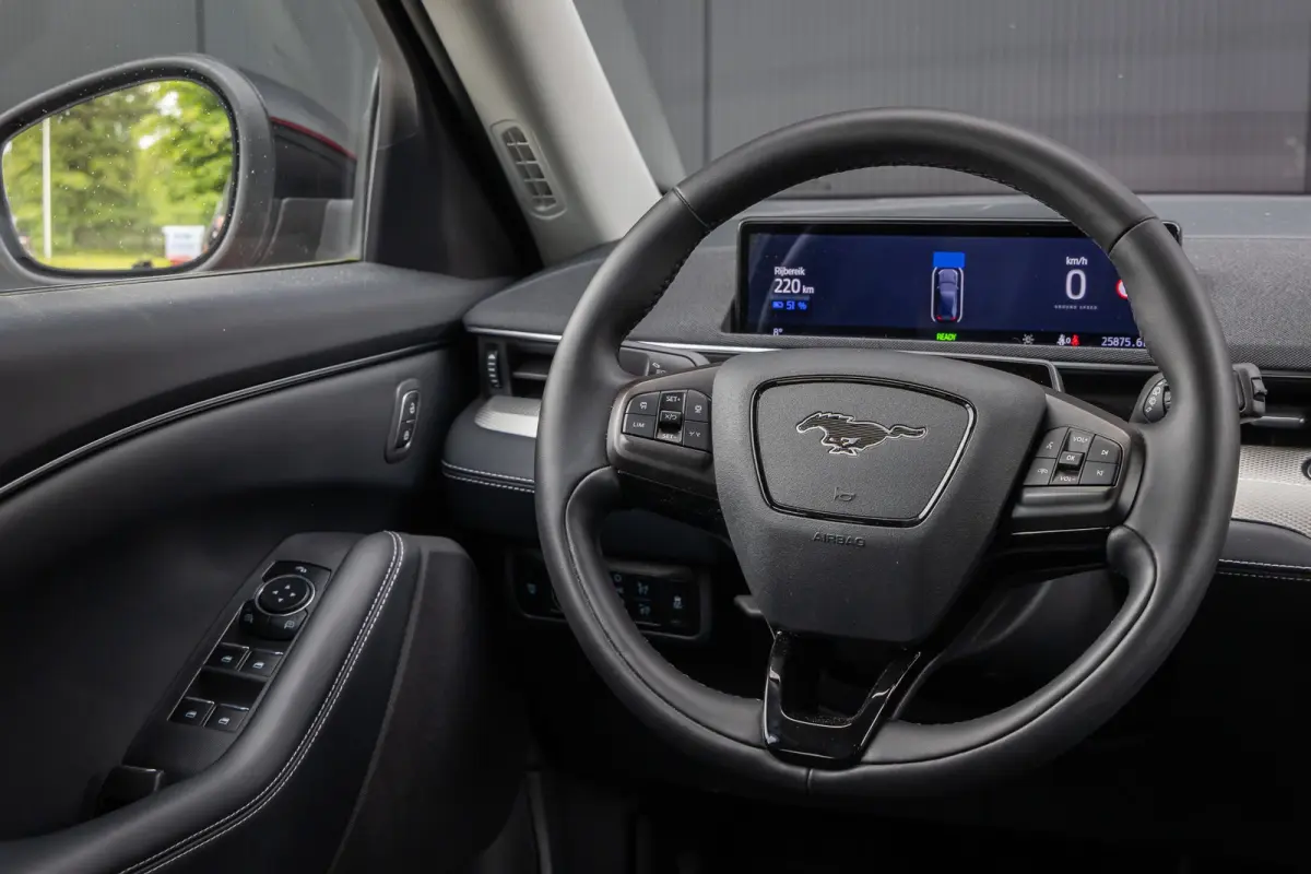 RWD 75 kWh | Camera | Adapt. Cruise | Standkachel | Stoel en Stuurverwarming | Apple/Android Carplay | Automatisch inparkeren | Lederen bekleding | Full LED