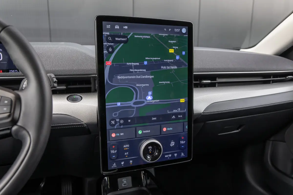 RWD 75 kWh | Camera | Adapt. Cruise | Standkachel | Stoel en Stuurverwarming | Apple/Android Carplay | Automatisch inparkeren | Lederen bekleding | Full LED