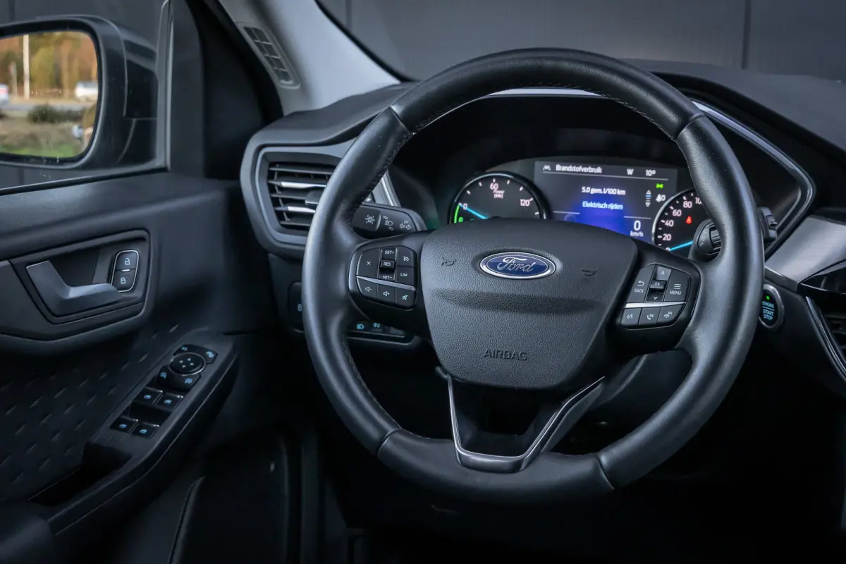 2.5 PHEV Titanium | 100% dealer o.h. | Winter-pack | DAB | Keyless-entry | Privacy-glass | 18''