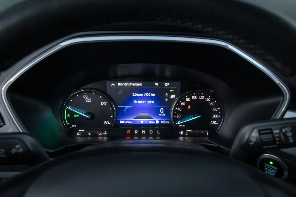 2.5 PHEV Titanium | 100% dealer o.h. | Winter-pack | DAB | Keyless-entry | Privacy-glass | 18''