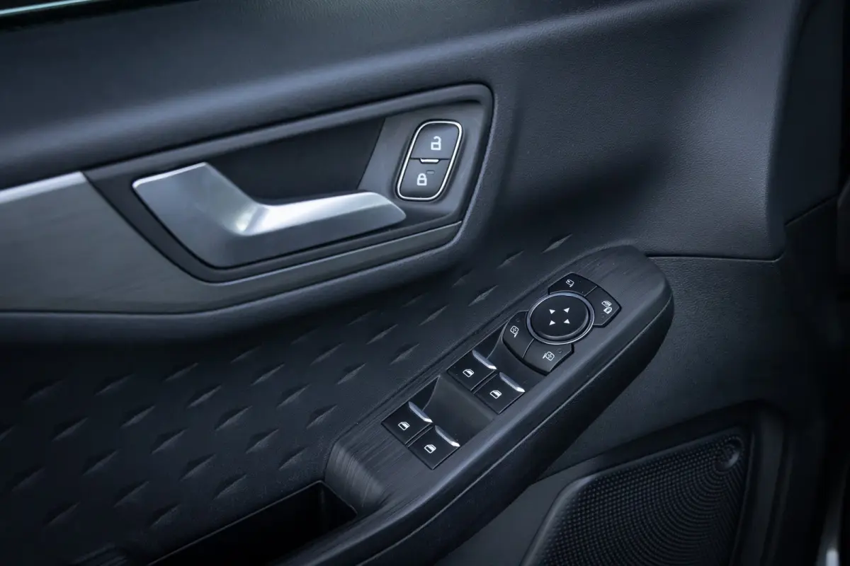 2.5 PHEV Titanium | 100% dealer o.h. | Winter-pack | DAB | Keyless-entry | Privacy-glass | 18''