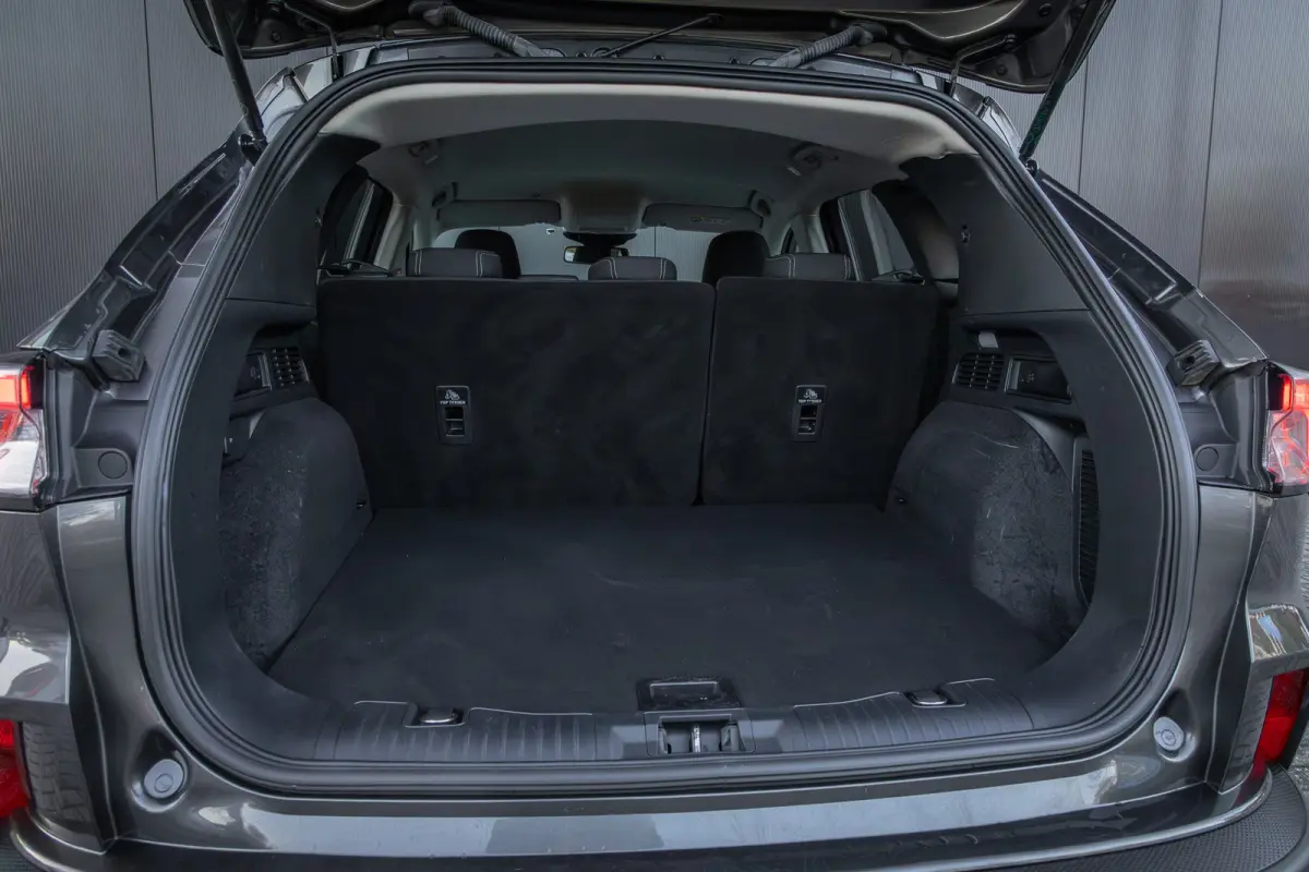 2.5 PHEV Titanium | 100% dealer o.h. | Winter-pack | DAB | Keyless-entry | Privacy-glass | 18''
