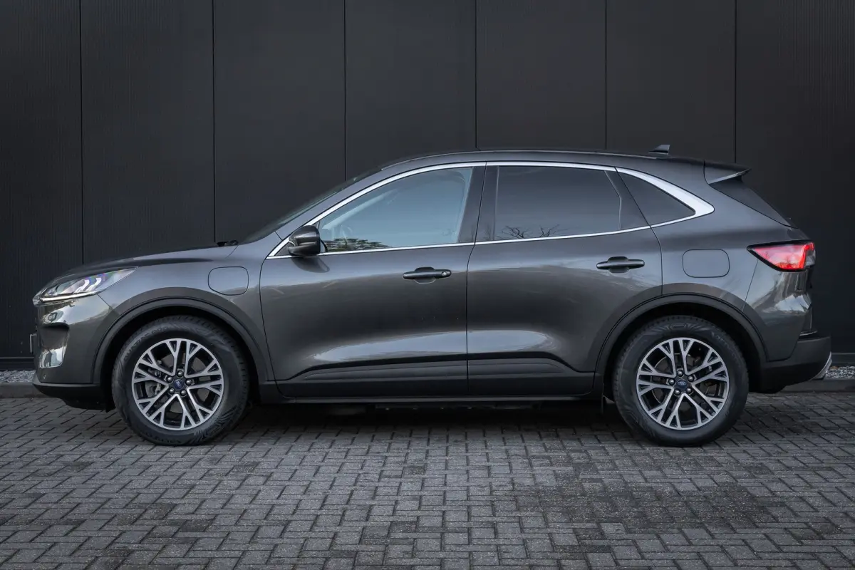 2.5 PHEV Titanium | 100% dealer o.h. | Winter-pack | DAB | Keyless-entry | Privacy-glass | 18''