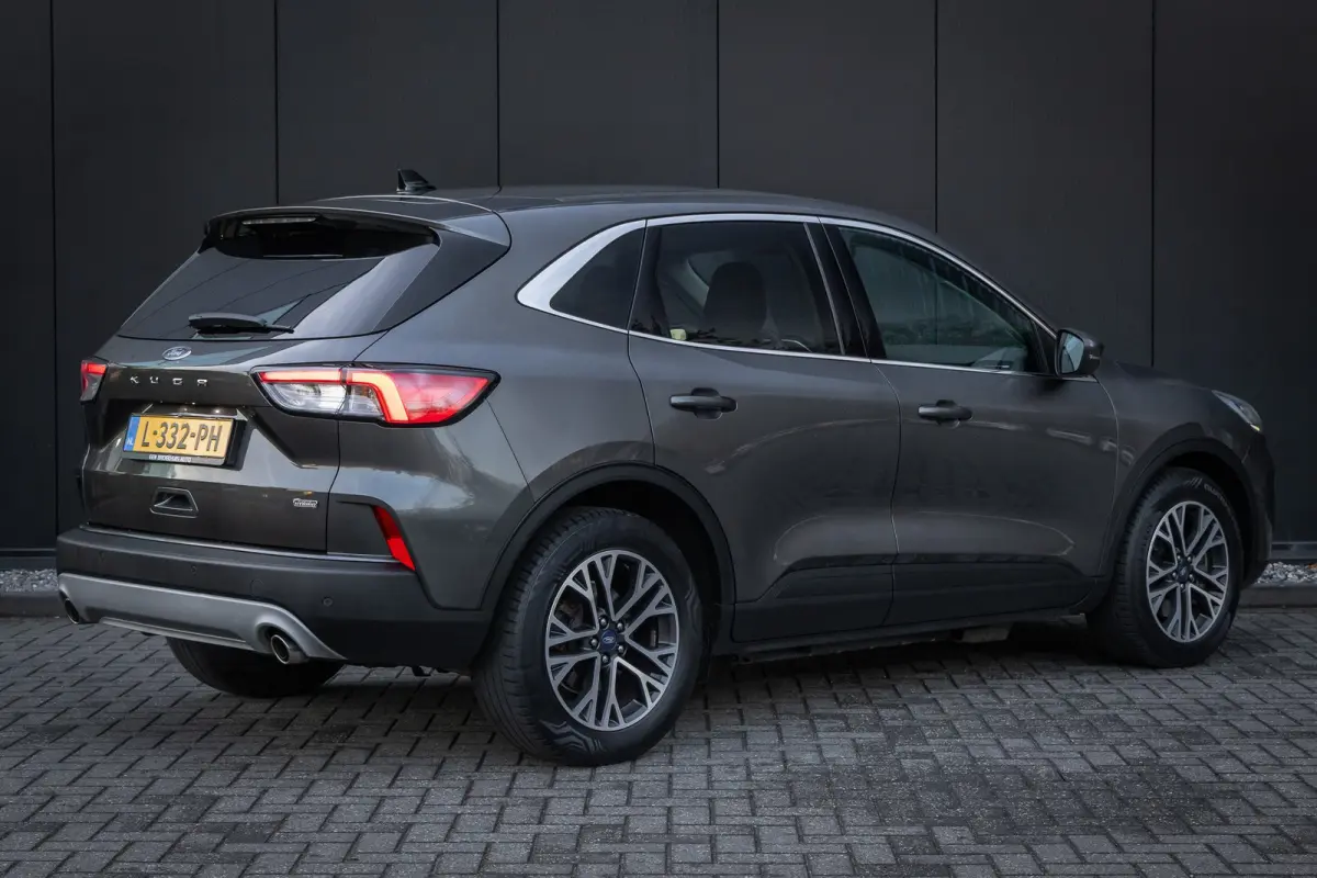 2.5 PHEV Titanium | 100% dealer o.h. | Winter-pack | DAB | Keyless-entry | Privacy-glass | 18''
