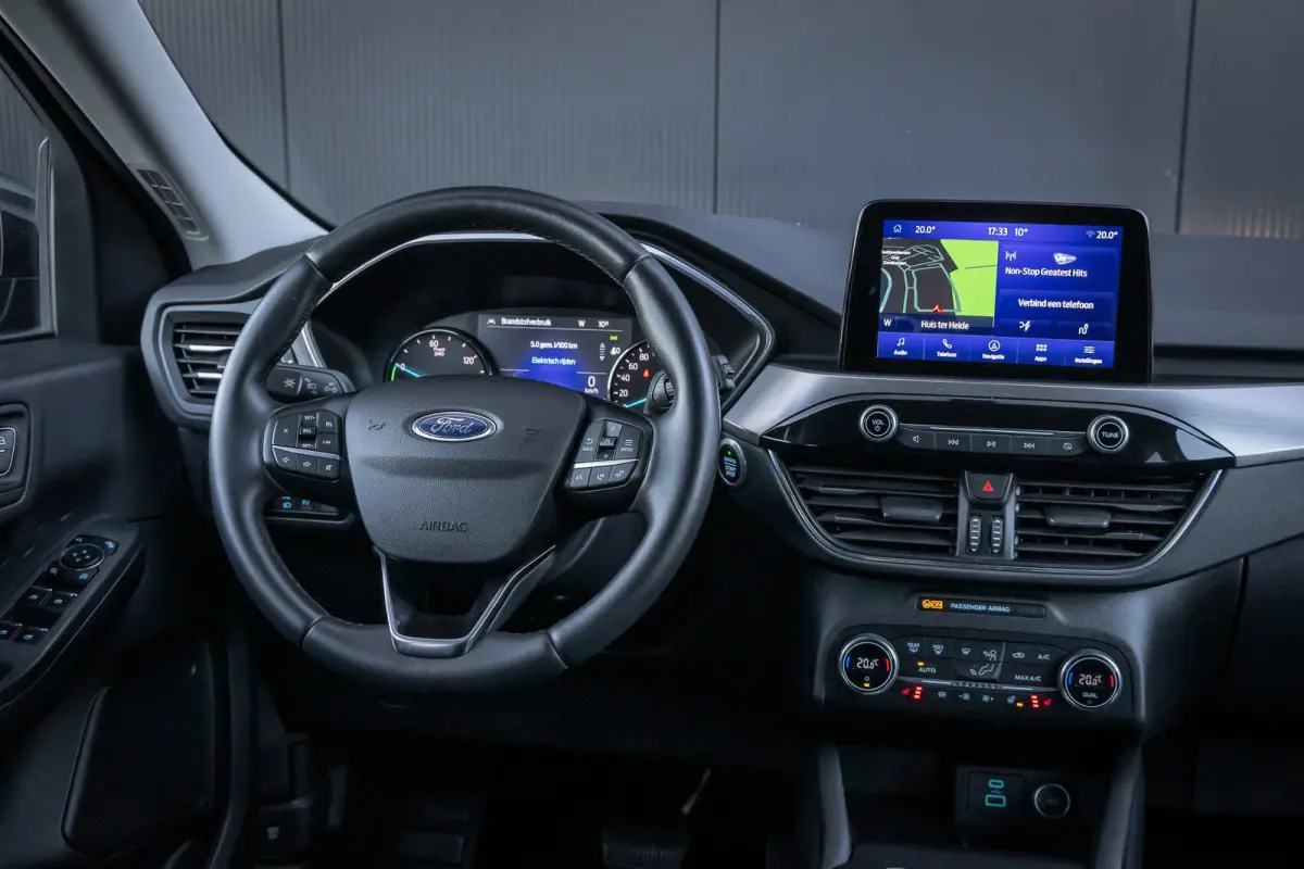 2.5 PHEV Titanium | 100% dealer o.h. | Winter-pack | DAB | Keyless-entry | Privacy-glass | 18''