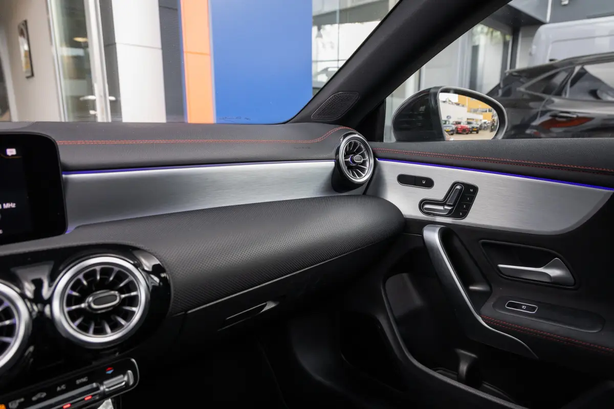 180 Business Solution AMG | Panoramadak | Stoelverwarming | Apple Carplay/Android Auto | Elektrische Achterklep | Camera