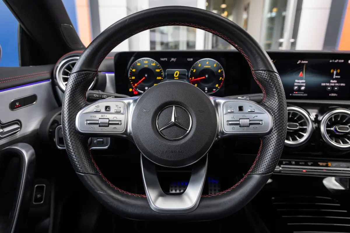 180 Business Solution AMG | Panoramadak | Stoelverwarming | Apple Carplay/Android Auto | Elektrische Achterklep | Camera