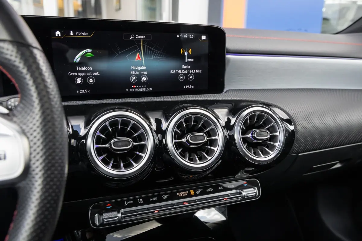 180 Business Solution AMG | Panoramadak | Stoelverwarming | Apple Carplay/Android Auto | Elektrische Achterklep | Camera