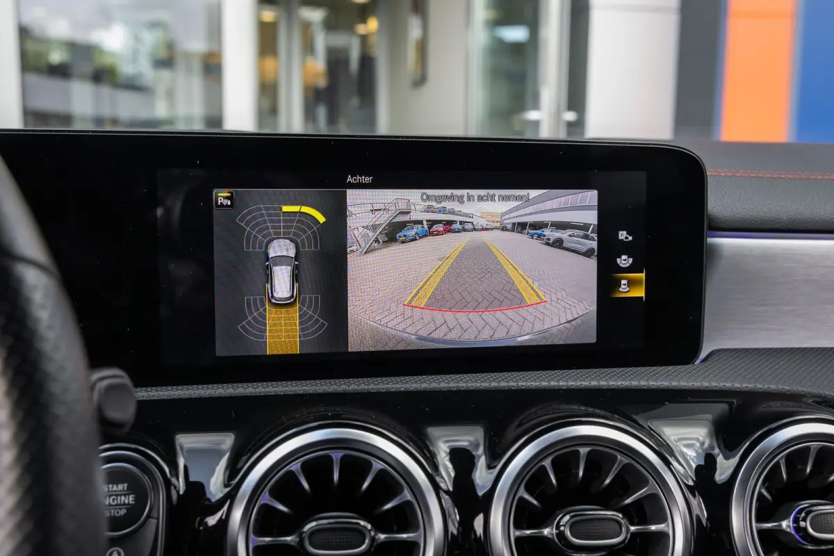 180 Business Solution AMG | Panoramadak | Stoelverwarming | Apple Carplay/Android Auto | Elektrische Achterklep | Camera