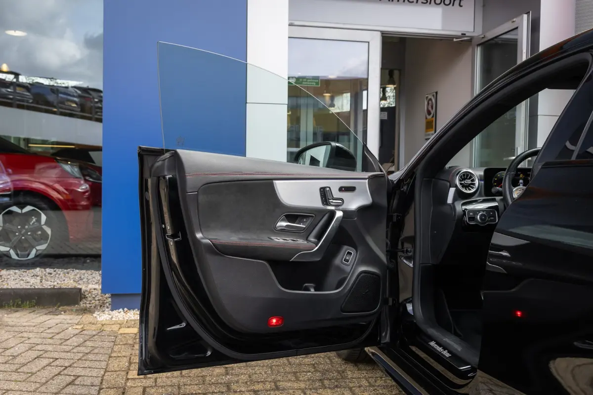 180 Business Solution AMG | Panoramadak | Stoelverwarming | Apple Carplay/Android Auto | Elektrische Achterklep | Camera