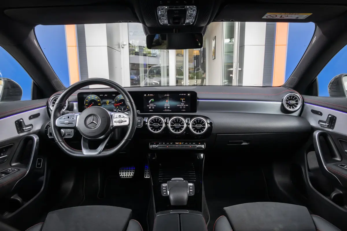 180 Business Solution AMG | Panoramadak | Stoelverwarming | Apple Carplay/Android Auto | Elektrische Achterklep | Camera