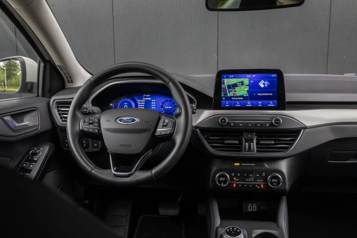 1.0 EcoBoost Titanium Automaat | 100% dealer o.h. | Adaptieve cruise | Trekhaak | Winter-pack | Elec. achterklep | Autom. inparkeren | Privacy-glass | Camera | All seazon banden | LED verlic