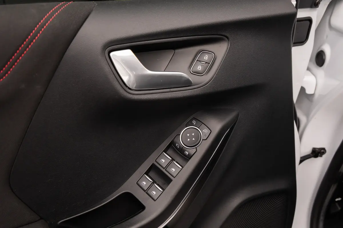 1.0 EcoBoost ST-Line | 100% dealer o.h. | Winter-pack | LED-verlichting | Privacy-glass | Apple carplay / Andriod auto | DAB