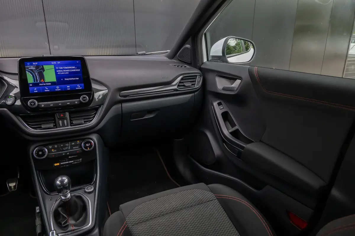 1.0 EcoBoost ST-Line | 100% dealer o.h. | Winter-pack | LED-verlichting | Privacy-glass | Apple carplay / Andriod auto | DAB