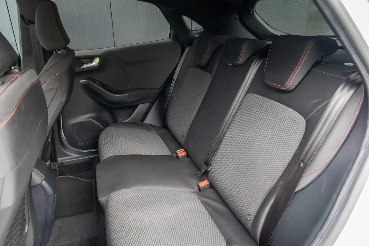 1.0 EcoBoost ST-Line | 100% dealer o.h. | Winter-pack | LED-verlichting | Privacy-glass | Apple carplay / Andriod auto | DAB