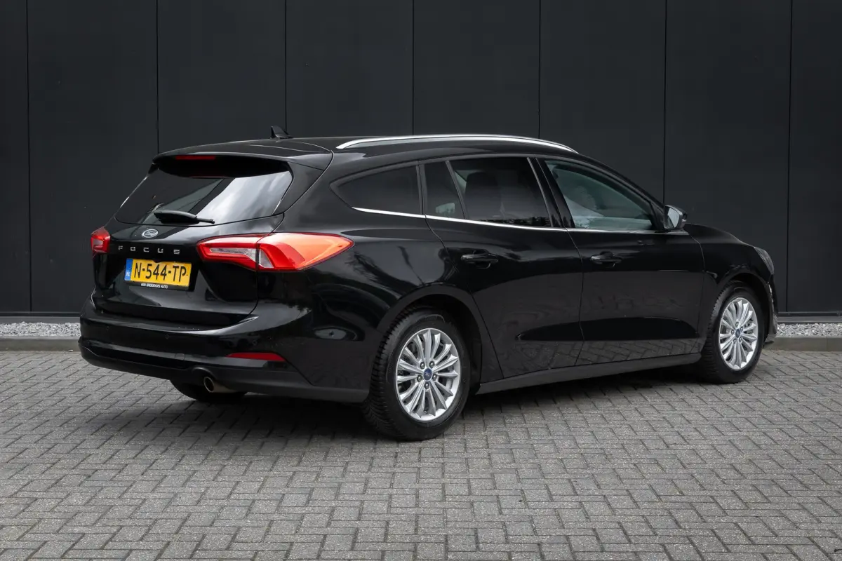 1.0 EcoBoost Titanium Automaat | Adaptieve cruise | Winter-pack | Afn. Trekhaak | Camera | Elec. achterklep | Dodehoek detectie | LED verlichting | Keyless entry | Privacy-glass