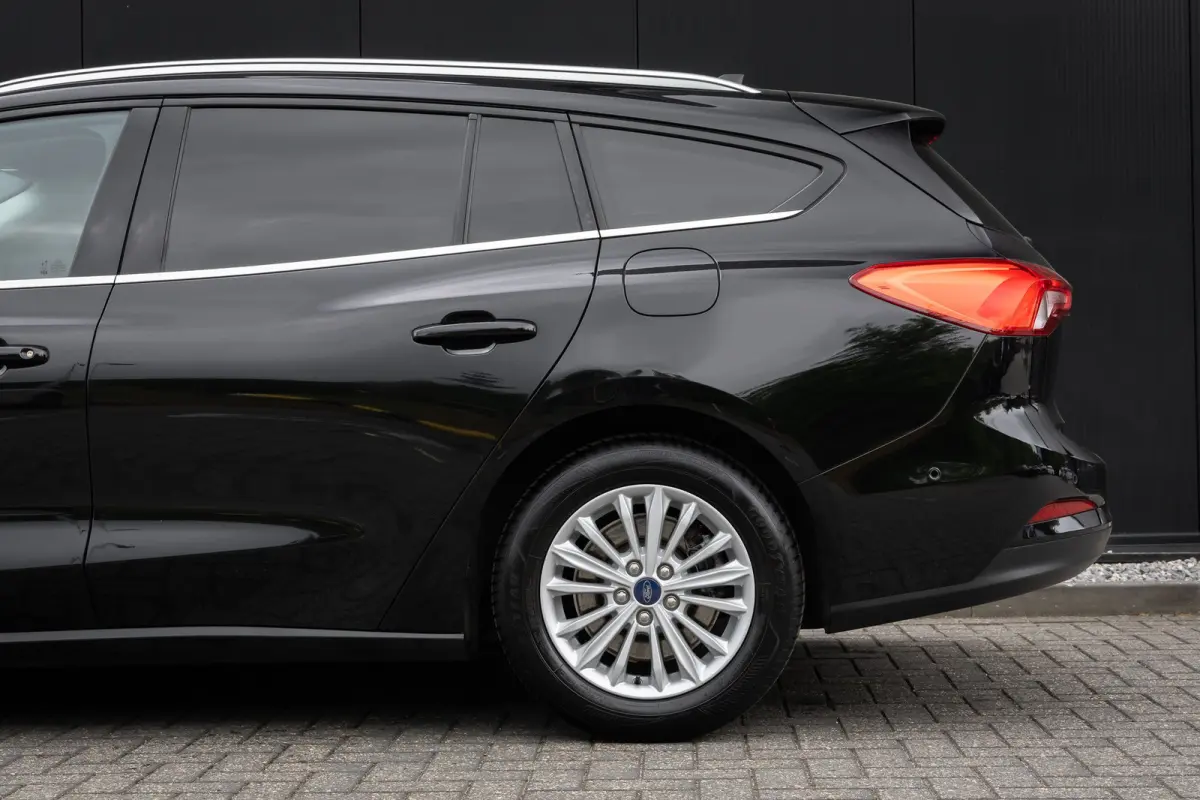 1.0 EcoBoost Titanium Automaat | Adaptieve cruise | Winter-pack | Afn. Trekhaak | Camera | Elec. achterklep | Dodehoek detectie | LED verlichting | Keyless entry | Privacy-glass