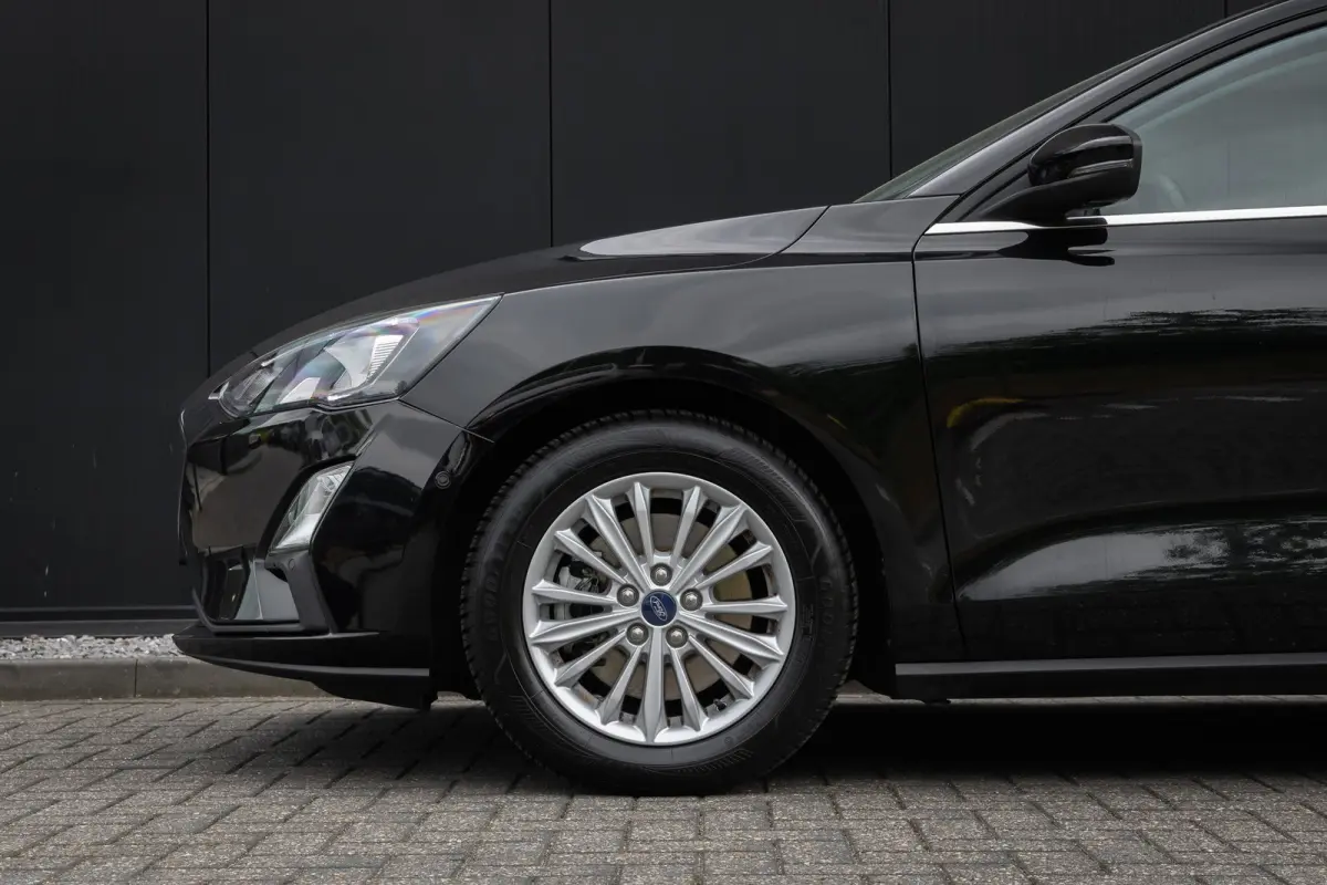 1.0 EcoBoost Titanium Automaat | Adaptieve cruise | Winter-pack | Afn. Trekhaak | Camera | Elec. achterklep | Dodehoek detectie | LED verlichting | Keyless entry | Privacy-glass