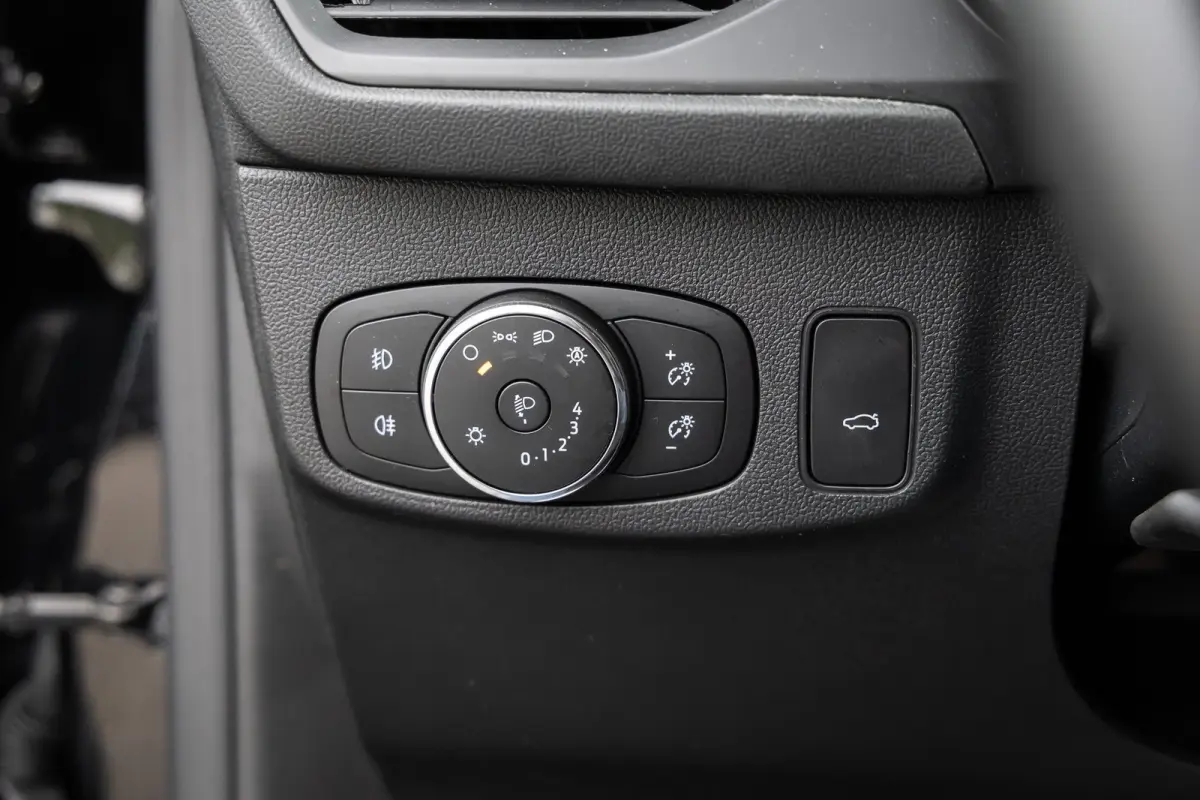 1.0 EcoBoost Titanium Automaat | Adaptieve cruise | Winter-pack | Afn. Trekhaak | Camera | Elec. achterklep | Dodehoek detectie | LED verlichting | Keyless entry | Privacy-glass