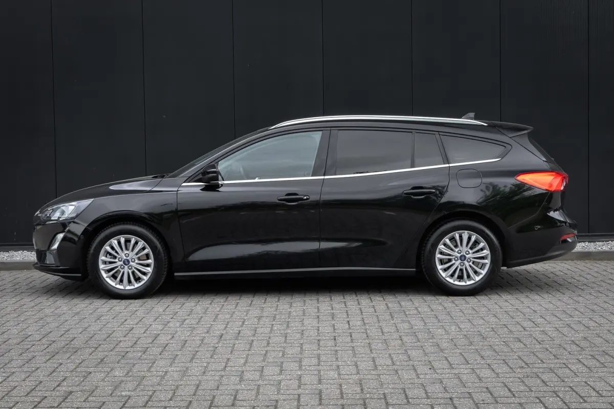 1.0 EcoBoost Titanium Automaat | Adaptieve cruise | Winter-pack | Afn. Trekhaak | Camera | Elec. achterklep | Dodehoek detectie | LED verlichting | Keyless entry | Privacy-glass
