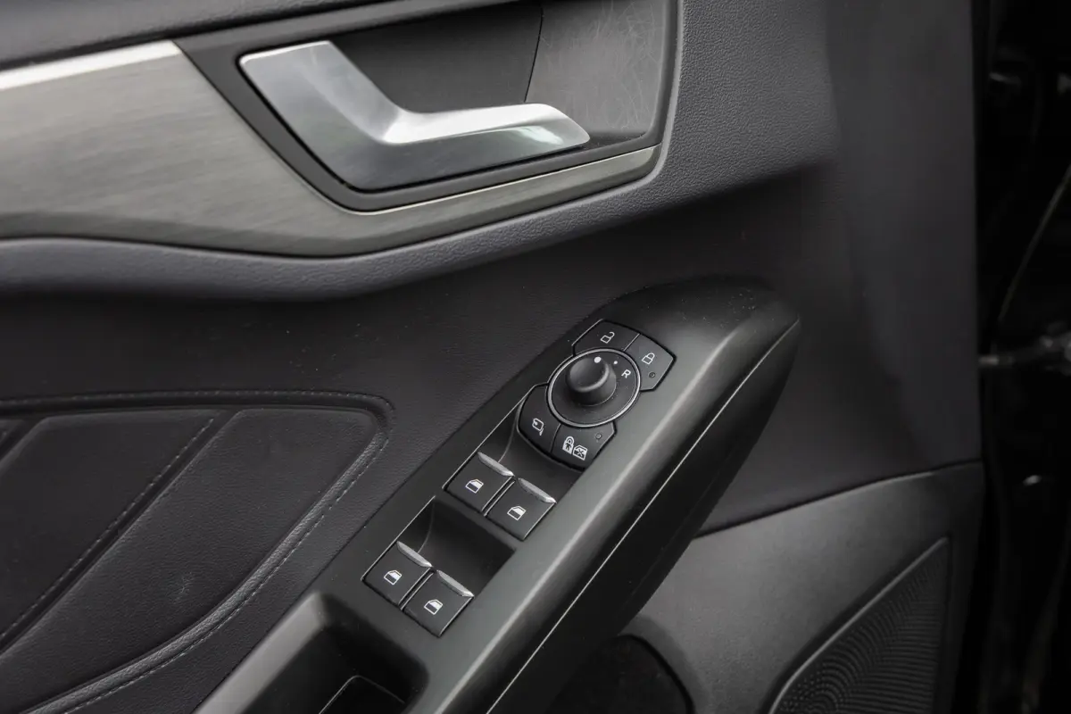1.0 EcoBoost Titanium Automaat | Adaptieve cruise | Winter-pack | Afn. Trekhaak | Camera | Elec. achterklep | Dodehoek detectie | LED verlichting | Keyless entry | Privacy-glass