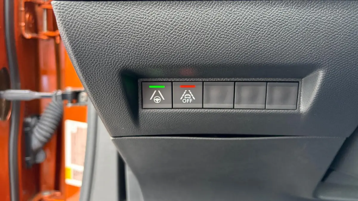 1.2 PURETECH 130PK GT PACK AUTOMAAT / NAVI / LEDER / CLIMA / PDC / 17" LMV / CAMERA / AFN. TREKHAAK / ADAPT. CRUISE / KEYLESS / FULL-LED  !!