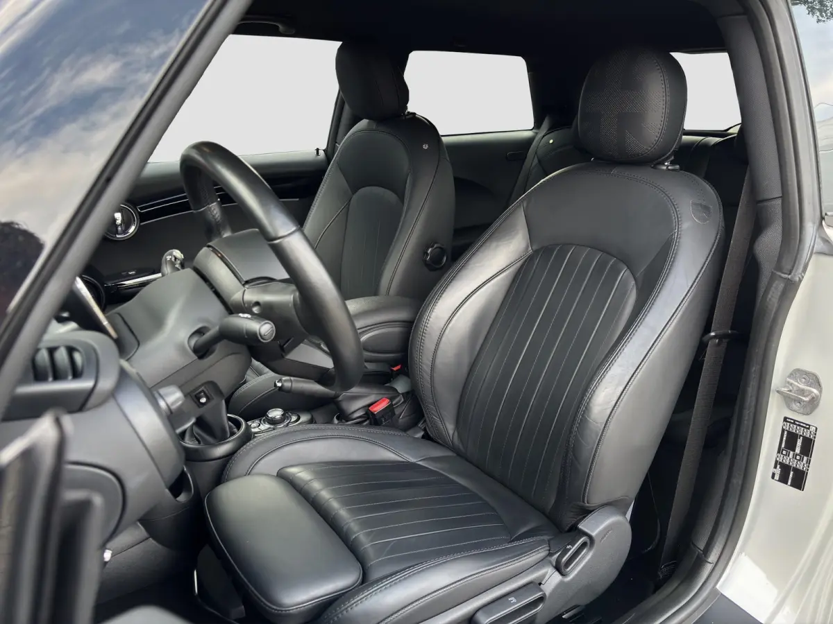 Mini 2.0 S Classic | Org. NL | Leder | Apple Carplay | Camera | Stoelverwarming |