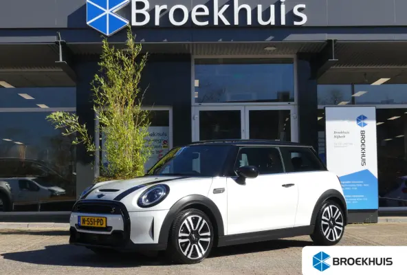 Mini 2.0 S Classic JCW | STOEL+VOORRUITVERWARMING | CAMERA | NAVI | GETINT GLAS | PARKEERSENSOREN | KEYLESS ENTRY/START |