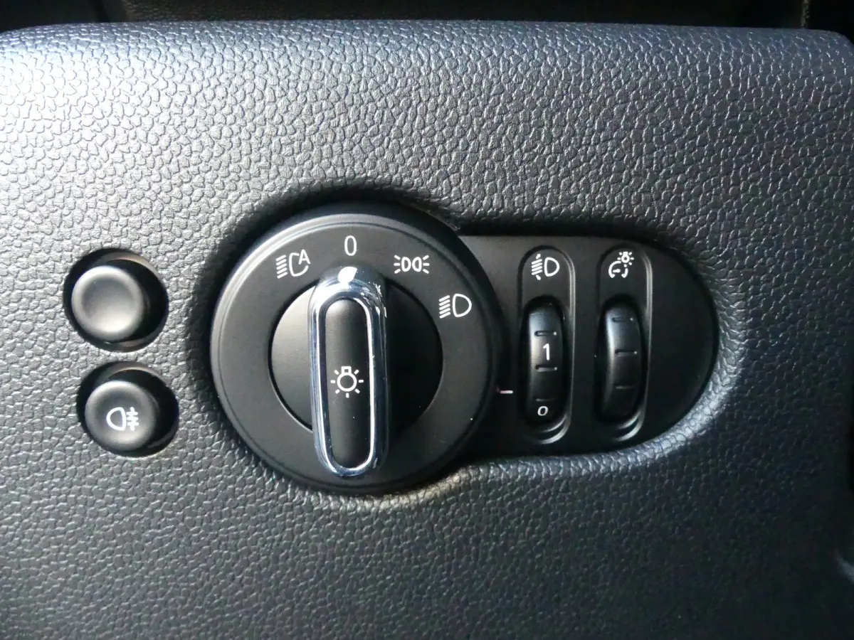 Mini 2.0 S Classic JCW | STOEL+VOORRUITVERWARMING | CAMERA | NAVI | GETINT GLAS | PARKEERSENSOREN | KEYLESS ENTRY/START |
