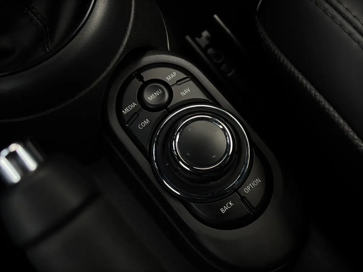 Mini 2.0 S Classic | Org. NL | Leder | Apple Carplay | Camera | Stoelverwarming |