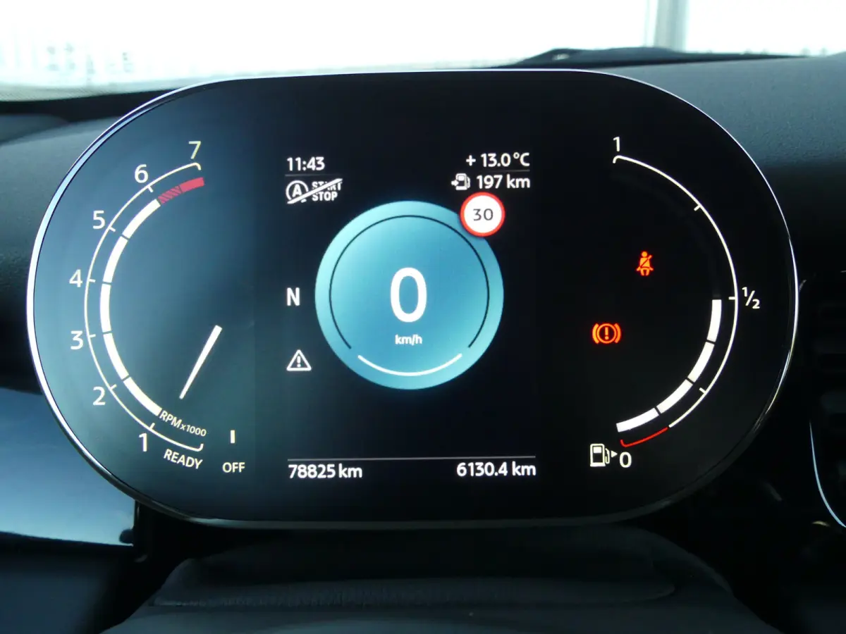 Mini 2.0 S Classic JCW | STOEL+VOORRUITVERWARMING | CAMERA | NAVI | GETINT GLAS | PARKEERSENSOREN | KEYLESS ENTRY/START |