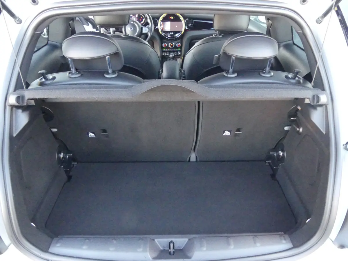 Mini 2.0 S Classic JCW | STOEL+VOORRUITVERWARMING | CAMERA | NAVI | GETINT GLAS | PARKEERSENSOREN | KEYLESS ENTRY/START |