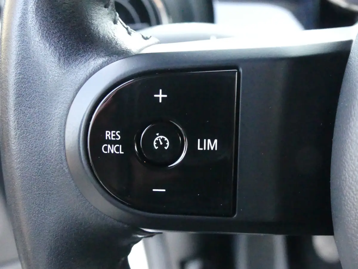 Mini 2.0 S Classic JCW | STOEL+VOORRUITVERWARMING | CAMERA | NAVI | GETINT GLAS | PARKEERSENSOREN | KEYLESS ENTRY/START |