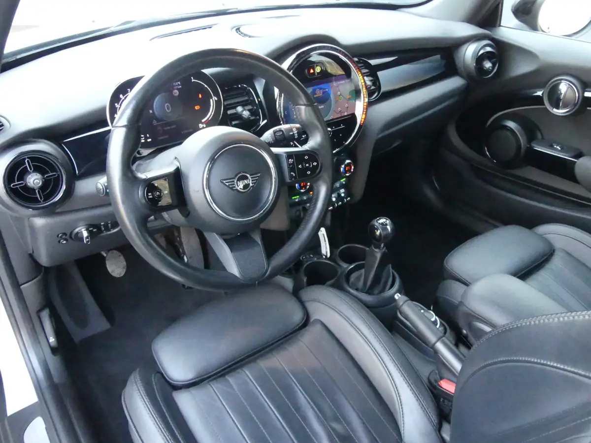 Mini 2.0 S Classic JCW | STOEL+VOORRUITVERWARMING | CAMERA | NAVI | GETINT GLAS | PARKEERSENSOREN | KEYLESS ENTRY/START |