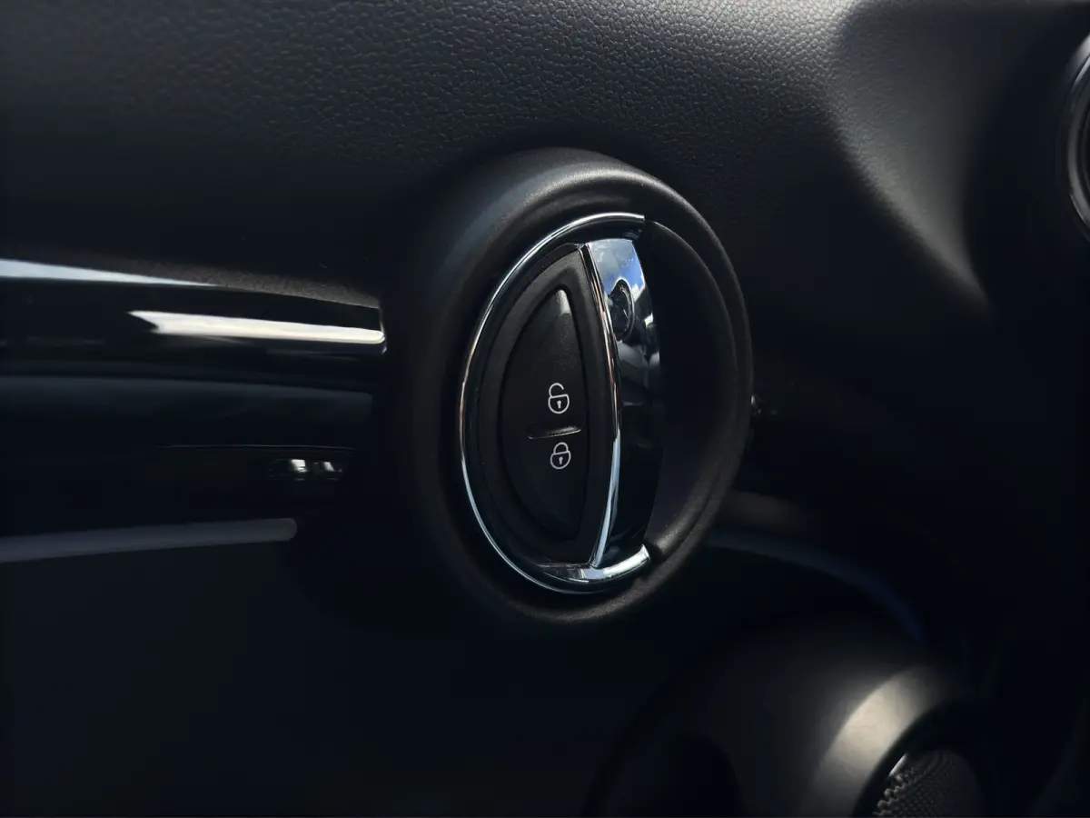 Mini 2.0 S Classic | Org. NL | Leder | Apple Carplay | Camera | Stoelverwarming |