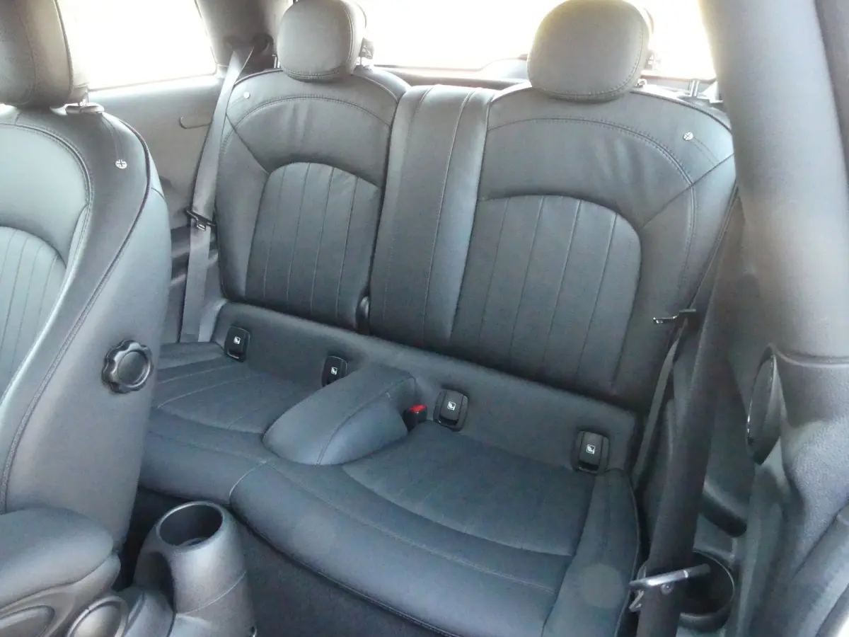 Mini 2.0 S Classic JCW | STOEL+VOORRUITVERWARMING | CAMERA | NAVI | GETINT GLAS | PARKEERSENSOREN | KEYLESS ENTRY/START |